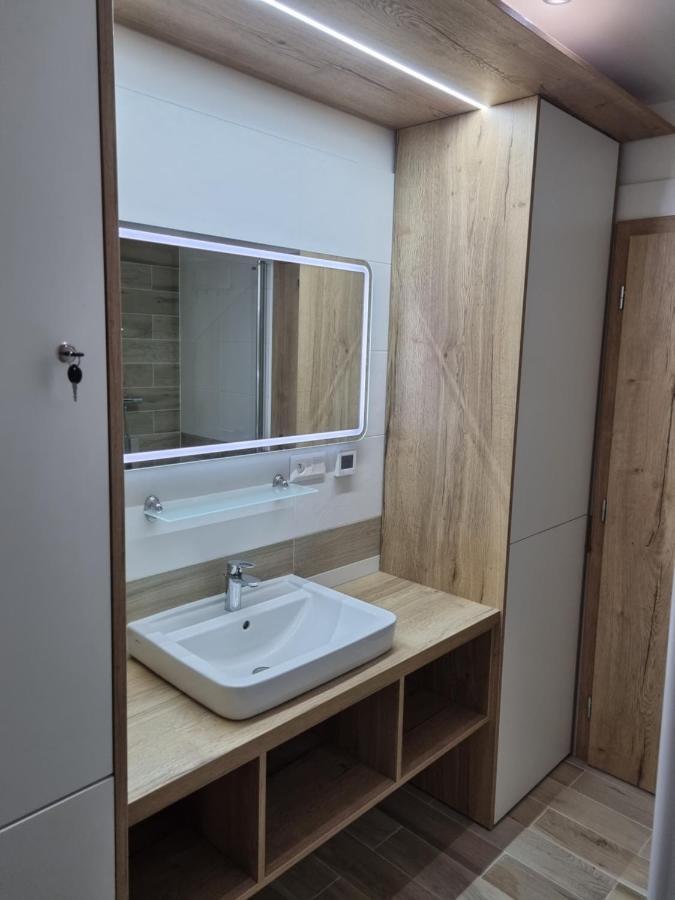 Apartmán Nerudovka D 104, Finská sauna, garážové stání Loučná pod Klínovcem Extérieur photo